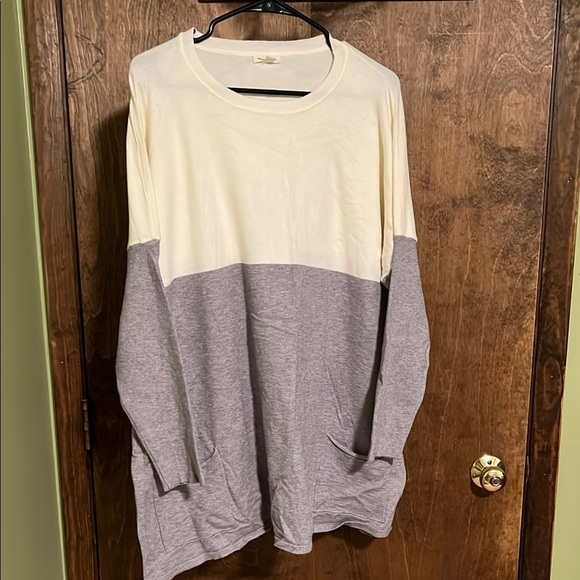 Tea N Rose Cream and Gray Long Sleeve Sweater - Picture 1 of 3